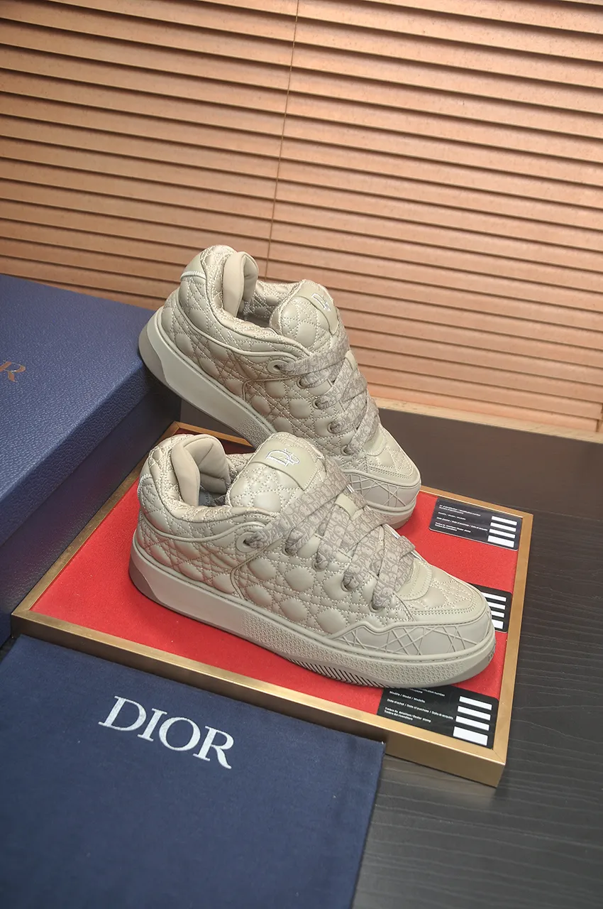 Men's men's shoes 💰: 800💶 (top original order) Brand: Dior (Dior) Standard code: Men's code 39-44 (45 customized) Grade: Same as the official website Material: Top original cowhide stitched together Original wear-resistant and lightweight outsole Style category: Fashionable casual shoes Distinguished luxury brand elements top luxury Color: Actual picture color